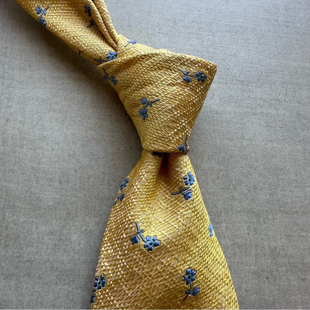 Drakes for Bullock & Jones Elegant Yellow and Blue Silk Tie for Formal Occasions